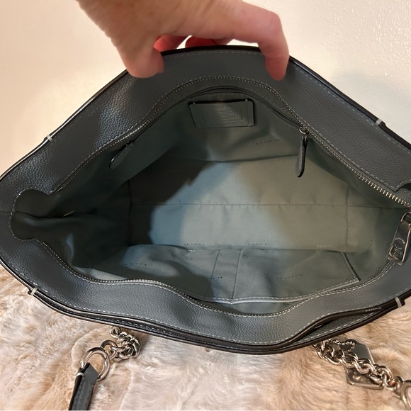 Gorgeous Coach NWOT Pebble Leather Turnlock Chain Strap Tote. Zipper closure. - Picture 3 of 7
